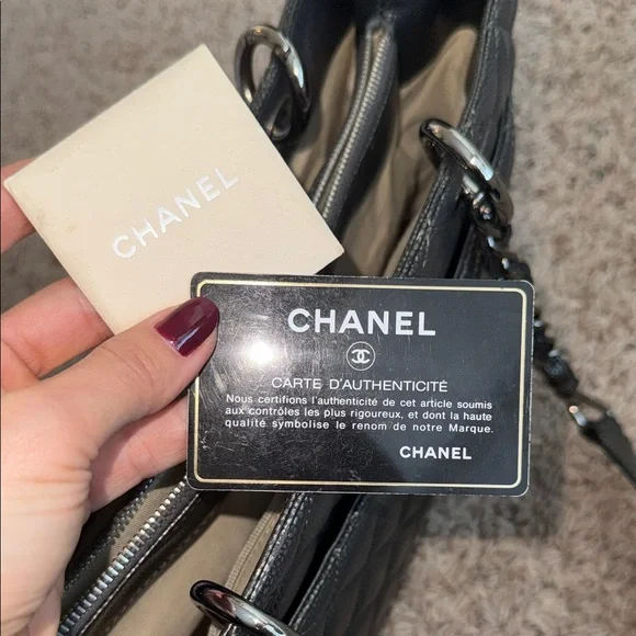 Chanel Gray Quilted Shoulder Bag - Picture 5 of 16